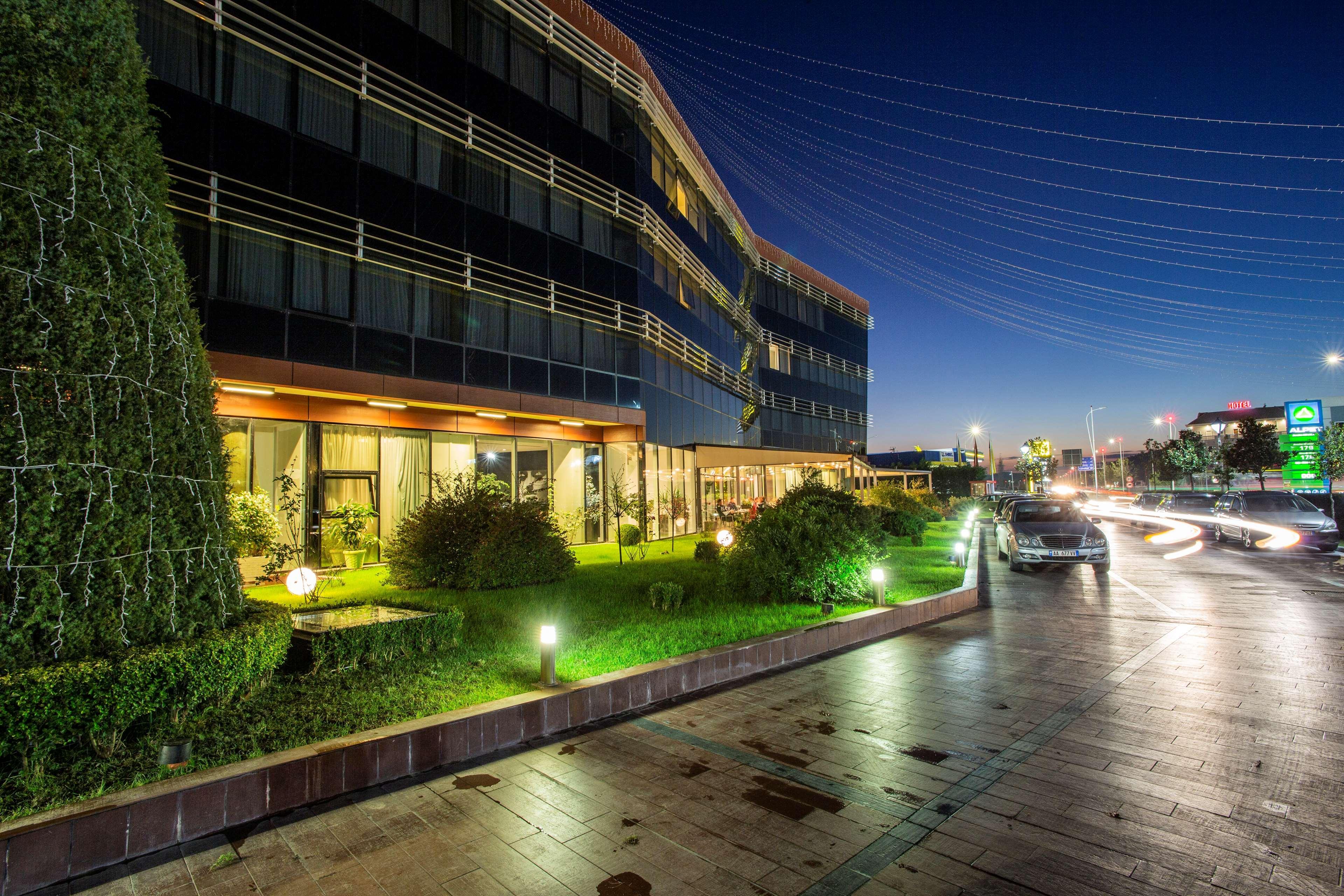 Best Western Premier Ark Hotel Rinas Exterior foto